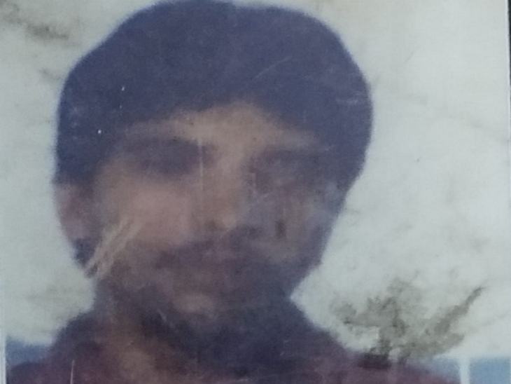 संतोष टिफिन पहुंचाने के लिए सिंधी काॅलोनी गया हुआ था।