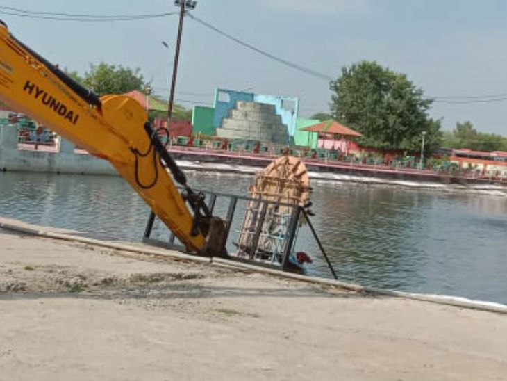 बैरागढ़ विसर्जन घाट पर इस तरह व्यवस्था की गई है।