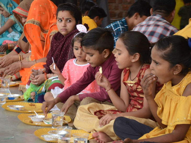 बैरसिया रोड स्थित हिनोतिया जागीर पहाड़ी वाली माता बाघराज मंदिर में दर्शनार्थ आने वाली समस्त मातृ शक्ति का सम्मान किया गया। कन्या भोज और भंडारे भी किया गया।