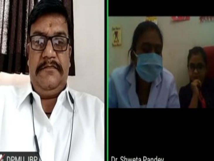 वर्चुअल मूल्यांकन में मोबाइल पर वीडियोकॉल से अस्पताल का जायजा लेते हुए