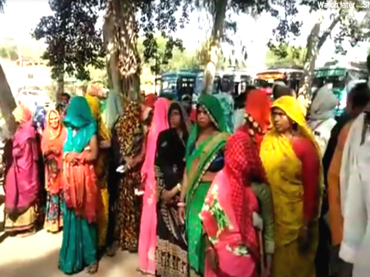 महिलाओं ने थाना घेरकर भाजपा प्रत्याशी एंदल सिंह कंषाना के समर्थकों की शिकायत की।