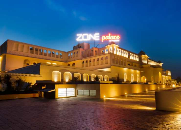 होटल जोन पैलेस, जहां नगर निगम हैरिटेज जयपुर से भाजपा के 42 पार्षदों को ठहराया गया है। यहां पहले 100 पार्षदों को भेजा गया था। फिर हारने वालों को वापस घर भेज दिया।