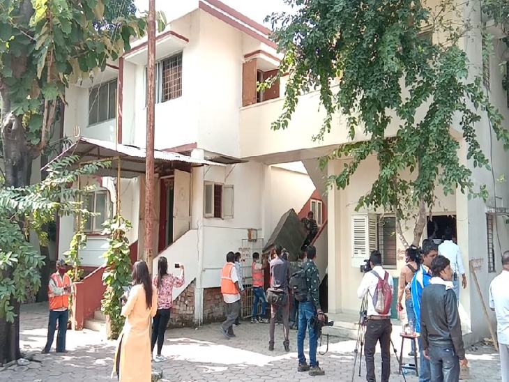 टीम ने यहां पर ज्यादातर निर्माण काे नहीं ढहाया।