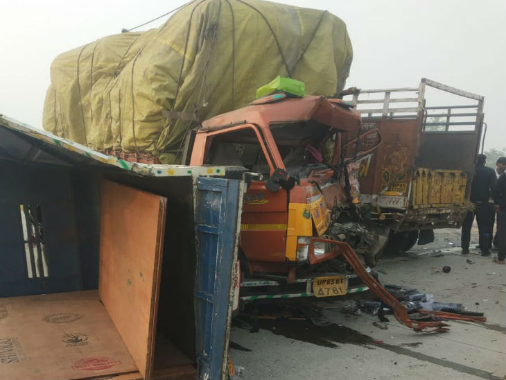 हादसे के बाद कई वाहन पलट गए।