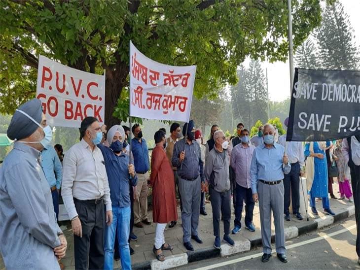 सीनेटर-टीचर्स ने विरोध दर्ज करवाया