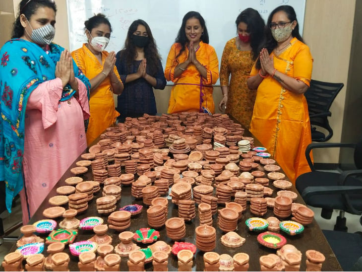 एक लाख दीये नगर निगम ने की व्यवस्था की है। माय FM भी इस काम में सहयोग कर रहा है।