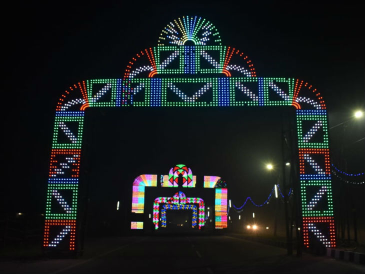 अयोध्या में बने स्वागत द्वार।