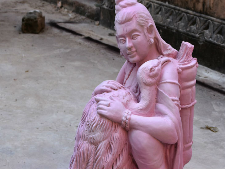 A nine-day camp was organized at the State Lalit Kala Academy of Kaiserbagh, Lucknow. Where sculptors of different districts have carved thirty idols of Shri Ram.