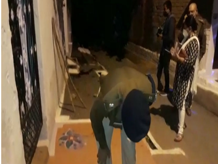 घटनास्थल की जांच करने पहुंची एफएसएल टीम