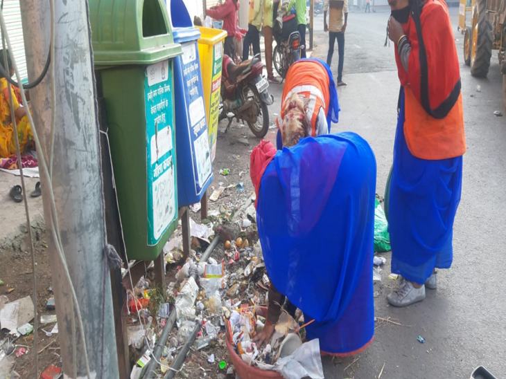 डस्टबिन के पास भी मिली ढेर सारी गंदगी।