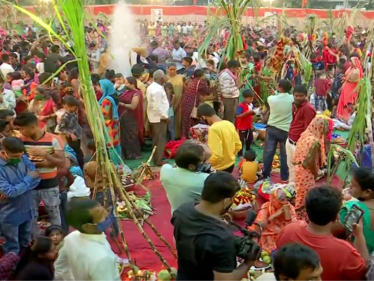 मुंबई के कुर्ला में छठ पूजा।
