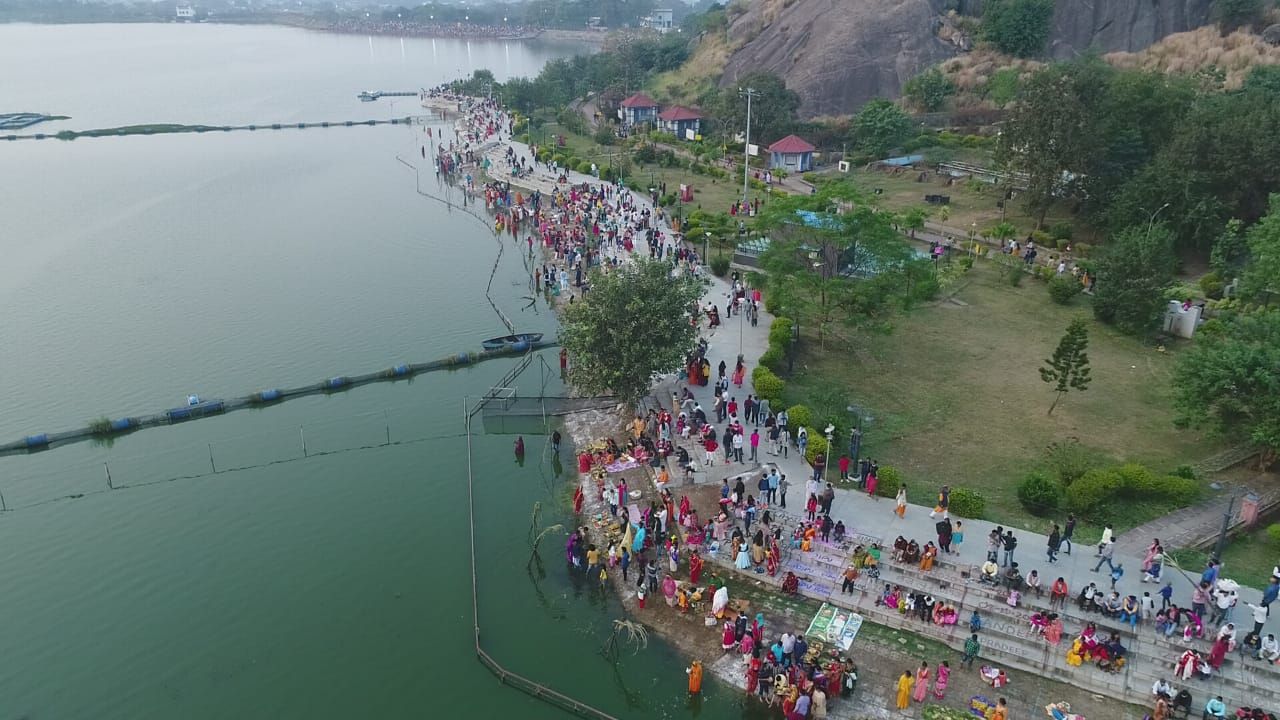 ड्रोन कैमरे से रखी जा रही थी नजर।