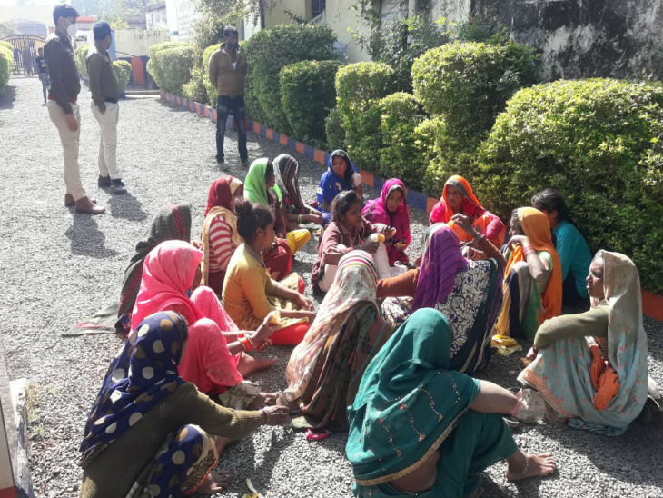 एक्सीडेंट के बाद महिला मजदूर बेलखेड़ा थाने में