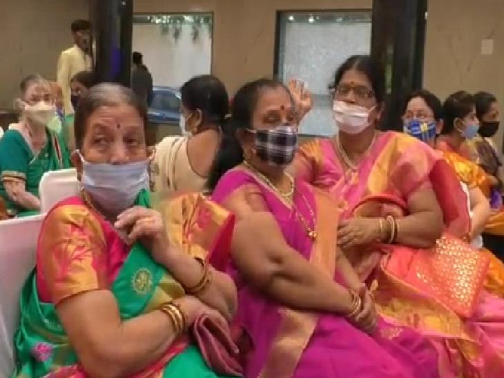 रात में होने वाली शादी दिन में होने से आधे मेहमान नहीं आ पाए।
