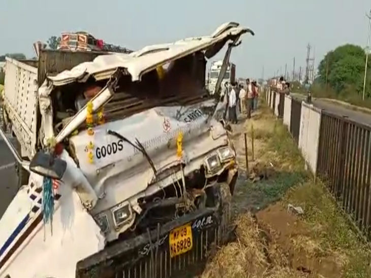 दुर्घटनाग्रस्त मिनी ट्रक