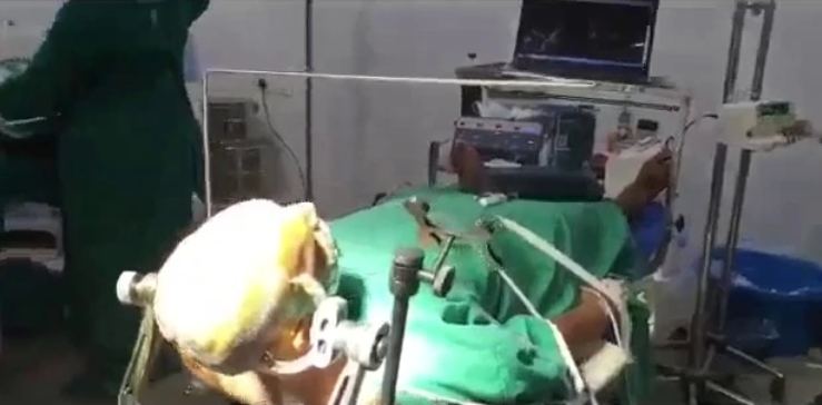 सर्जरी के दौरान मरीन अपना पसंदीदा शो बिग बॉस देखा। फोटो साभार : इंडिया टुडे