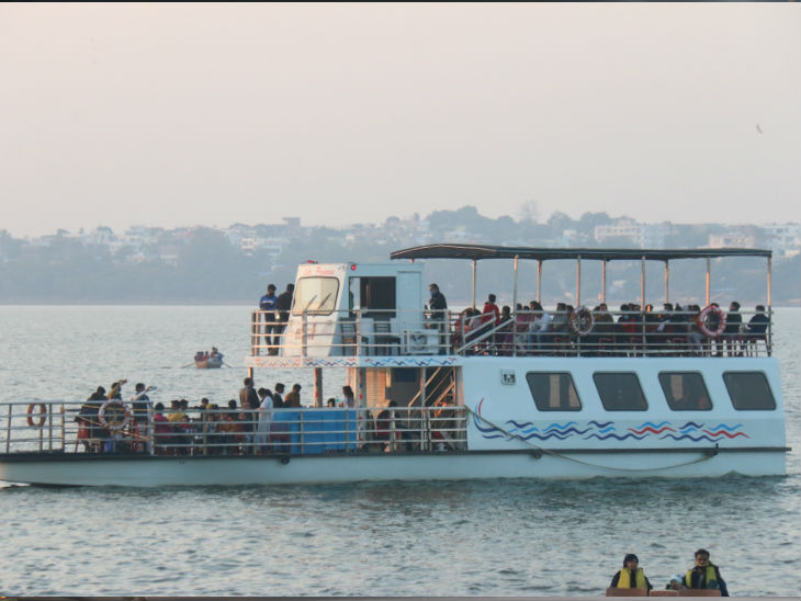 भोपाल के बड़े तालाब में एक बार फिर क्रूज शुरू हो गया।