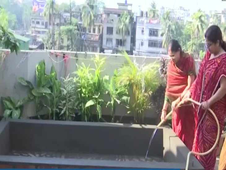 घर की छत पर अर्घ्य देने के लिए अस्थायी तालाब।