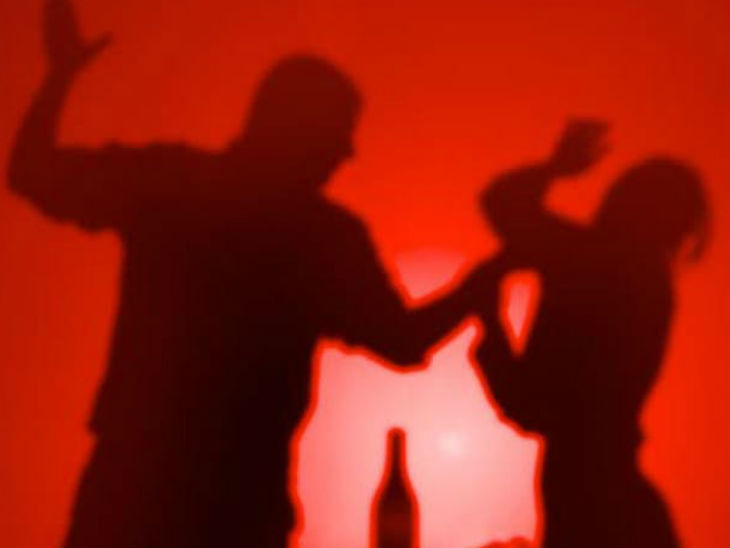 महिला उत्पीड़न की प्रतीकात्मक फोटो