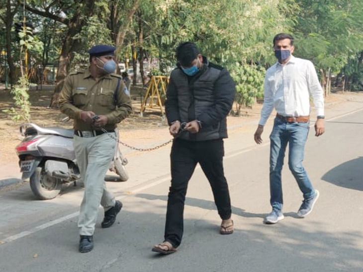 पुलिस दोपहर में सागर जैन को पूछताछ के लिए कंट्रोल रूम लेकर पहुंची।