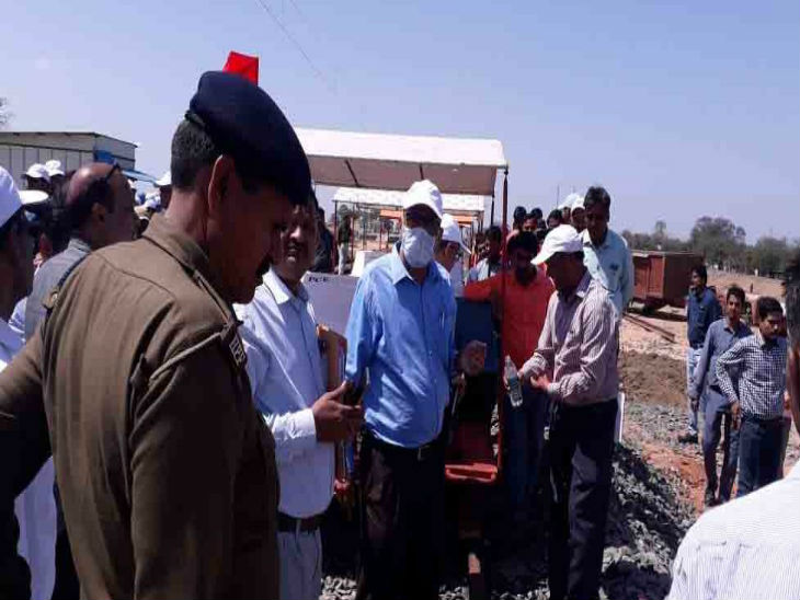 सीआरएस एके जैन ने किया निरीक्षण।