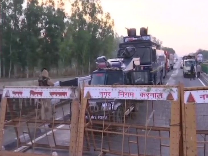 करनाल में कर्ण लेक के पास पुलिस वालों ने रास्ता ब्लॉक किया