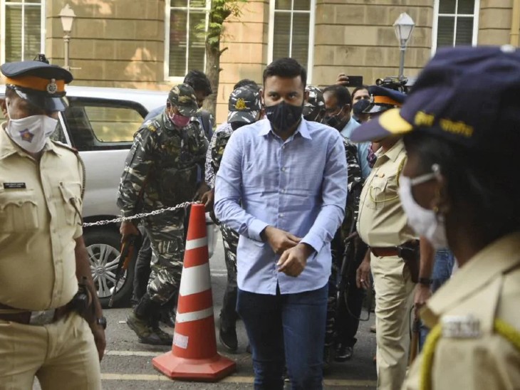 मंगलवार को छापेमारी के बाद ED ने सरनाइक के बेटे विहंग से कई घंटे तक पूछताछ की थी।