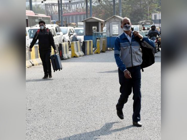 जाम के चलते परेशान होते रहे लोग। रोजमर्रा के कामकाजी लोग भी लेट हुए।