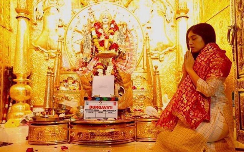 दुर्गामति की शूटिंग शुरू करने से पहले भूमि ने कर्फ्यू वाली माता के मंदिर में जाकर आशीर्वाद लिया था।