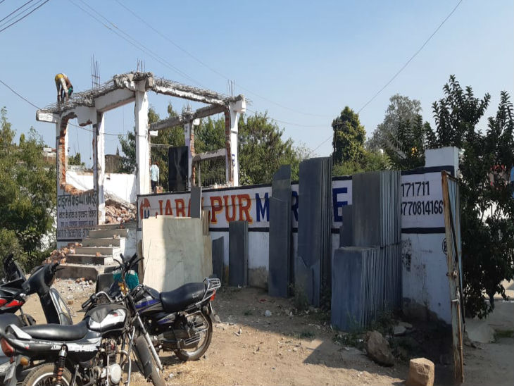गोहलपुर में 1500 वर्गफीट के अवैध निर्माण को तोड़ा गया