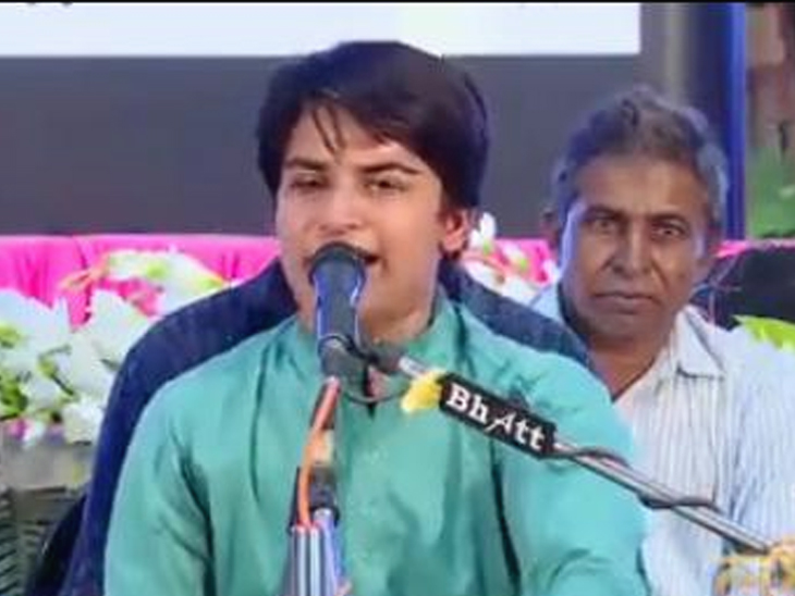 स्कूल टाइम में अमिता ने भजन गायक के रूप में अपनी पहचान बनाई।