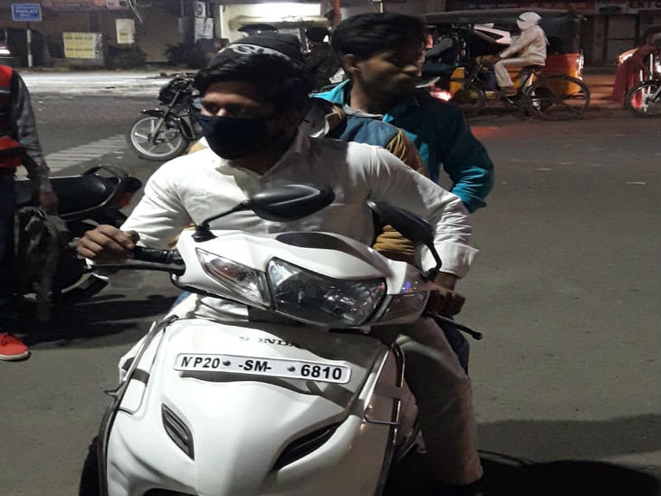 ट्रिपल सवारी पड़ी भारी।