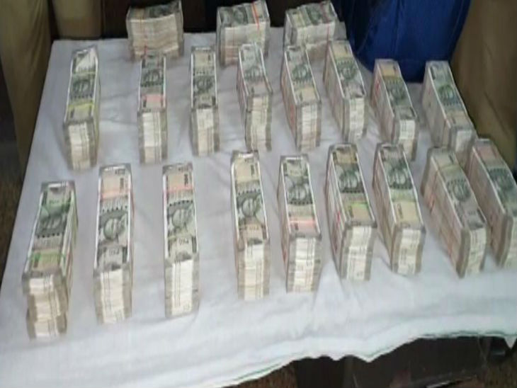 युवती से जब्त 50 लाख रुपए