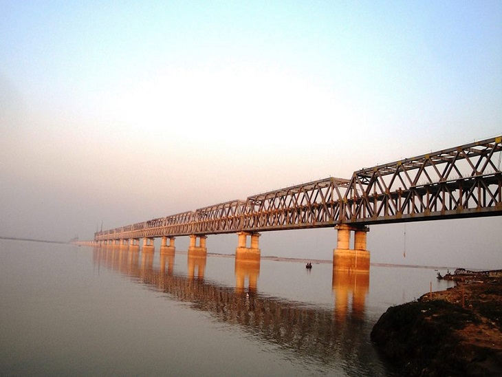 एलिवेटेड पथ की ऊंचाई करीब 25 मीटर है।