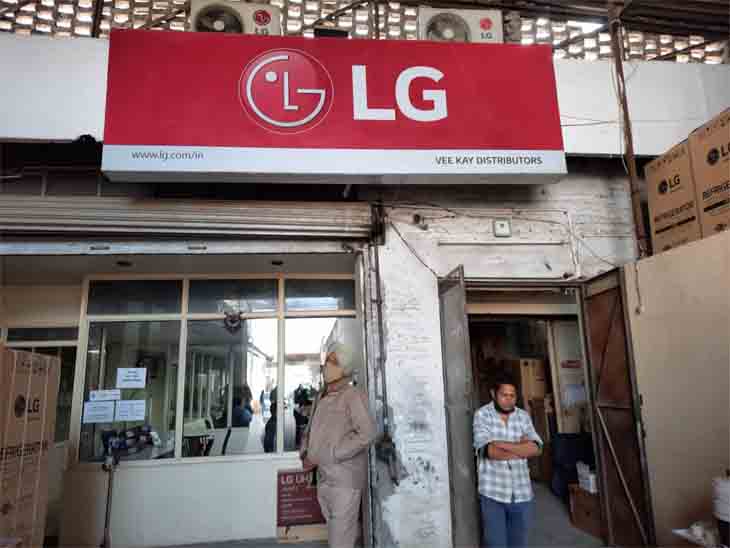 LG गोदाम में चोरों ने रात को चोरी कर ली