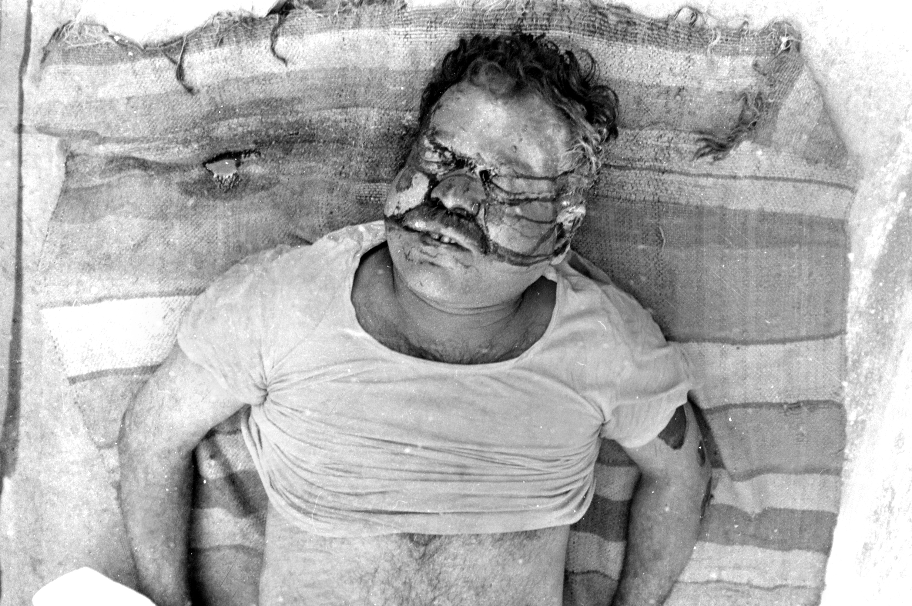 जेपीनगर में घर के बाहर सोता हुआ अखबार का हॉकर ब्रज नेमा उठ नहीं पाया। सोते-सोते जहरीली गैस ने उसे अपने आगोश में ले लिया। हादसे के बाद हुई जांच में ये बात सामने आई थी कि लोगों को मौत की नींद सुलाने में यूनियन कार्बाइड फैक्टरी से निकली विषैली गैस को औसत तीन मिनट लगे थे।