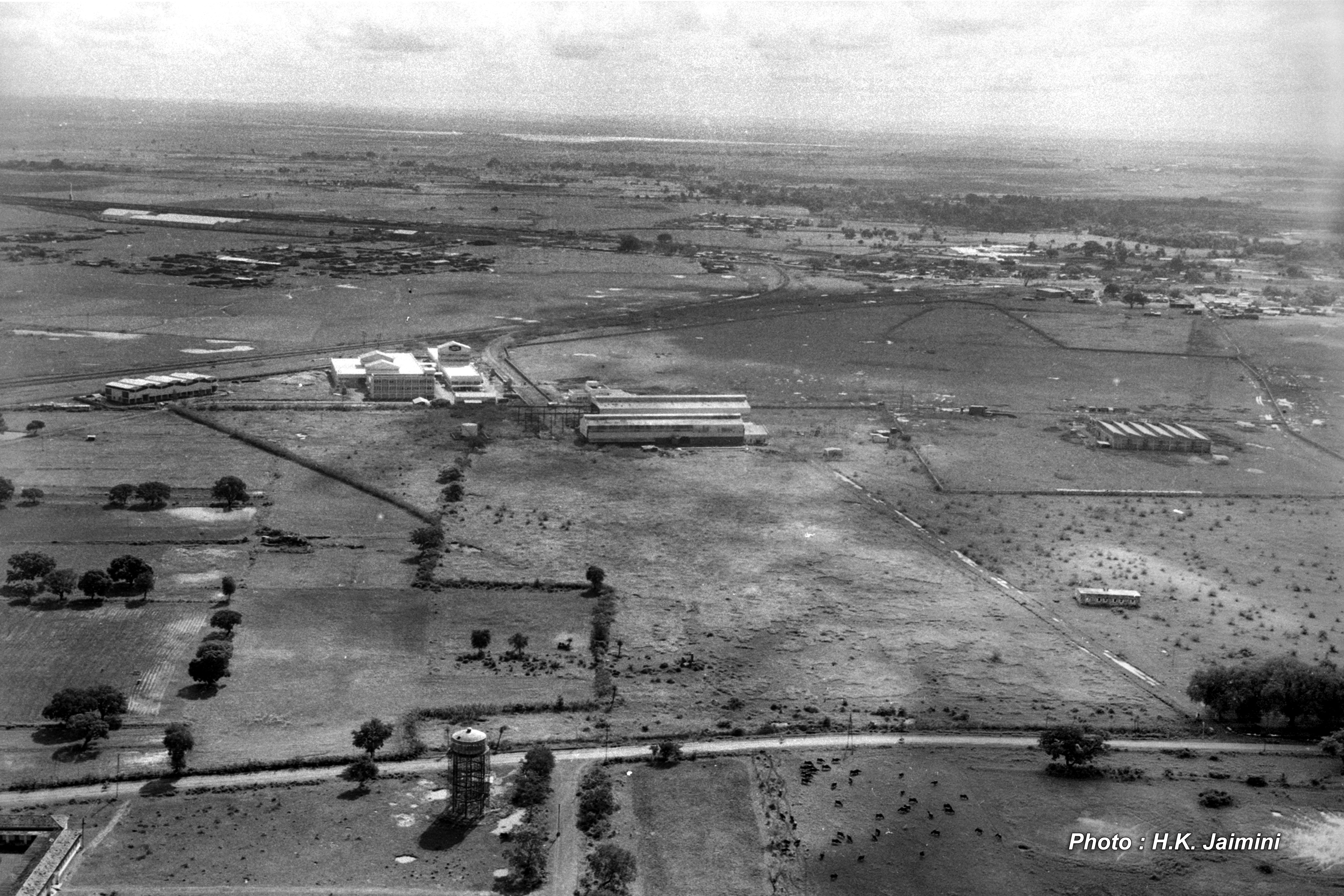 एरियल व्यू यूनियन कार्बाइड फैक्ट्री का। पहले आसपास नहीं थी बसाहट।