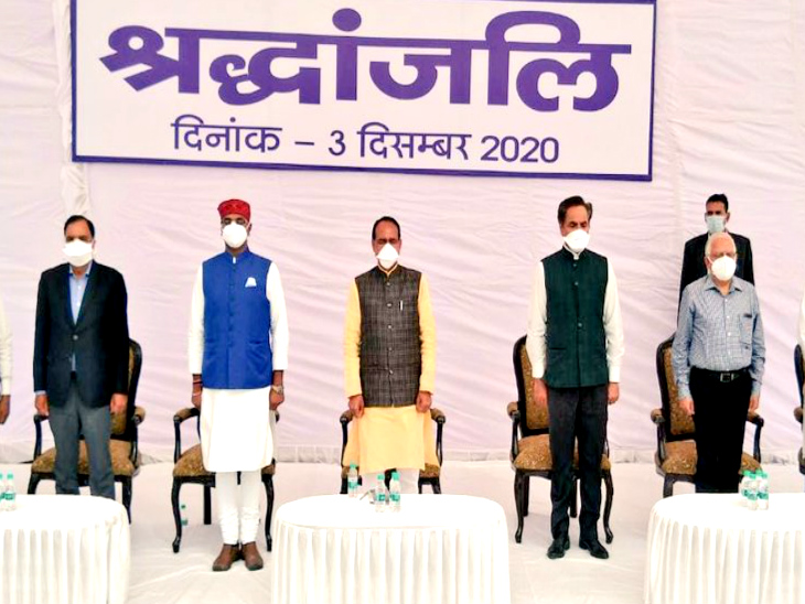 सर्व धर्म सभा में मौन रखकर गैस पीड़ितों को श्रद्धांजलि दी गई।