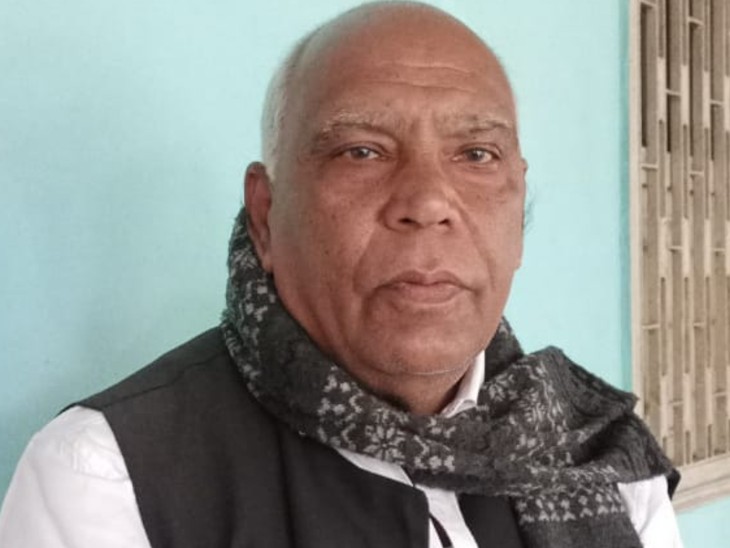 फलों की खेती करने वाले भागलपुर के तेतरी प्रखंड के किसान गोपाल सिंह।