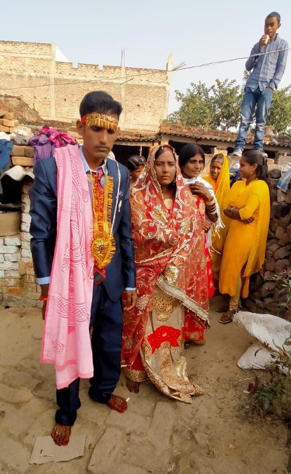विदाई के दिन दूल्हा-दुल्हन। (फाइल फोटो)