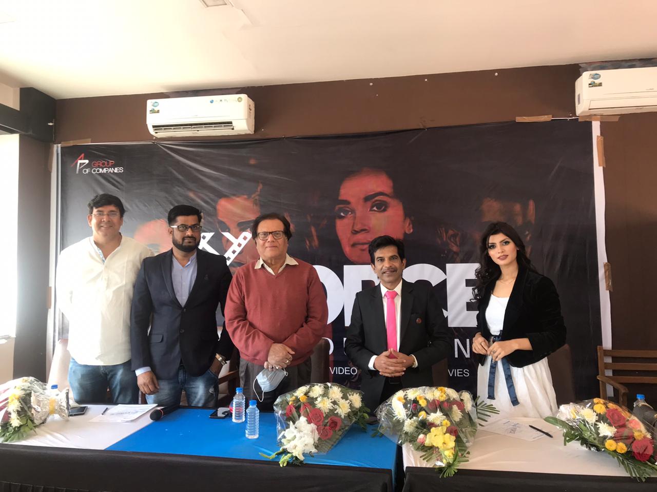 फिल्म लव जिहाद के लिए ऑडिशन के दौरान ज्यूरी मेंबर फिल्म निर्देशक मनोज पांडेय, प्रोड्यूसर प्रशांत श्रीवास्तव, जाने-माने अभिनेता राजीव वर्मा, ग्रूमिंग एक्सपर्ट रवींद्र माथुर और अभिनेत्री राखी शर्मा।