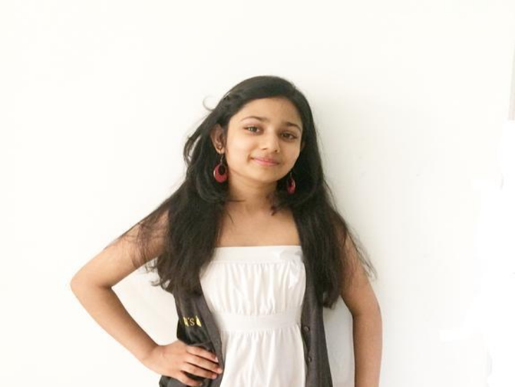 अब परिवार की इस विरासत को अयाना आगे बढ़ा रही है। फिलहाल वह अपना पहला हिंदी गीत लव यू जिंदगी रिकॉर्ड कर रही हैं जो आशा का संदेश फैलाएगा!