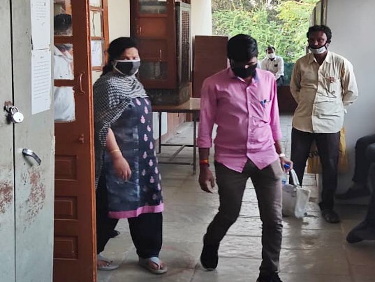वकीलों ने अनुराधा से कई सवाल किए।