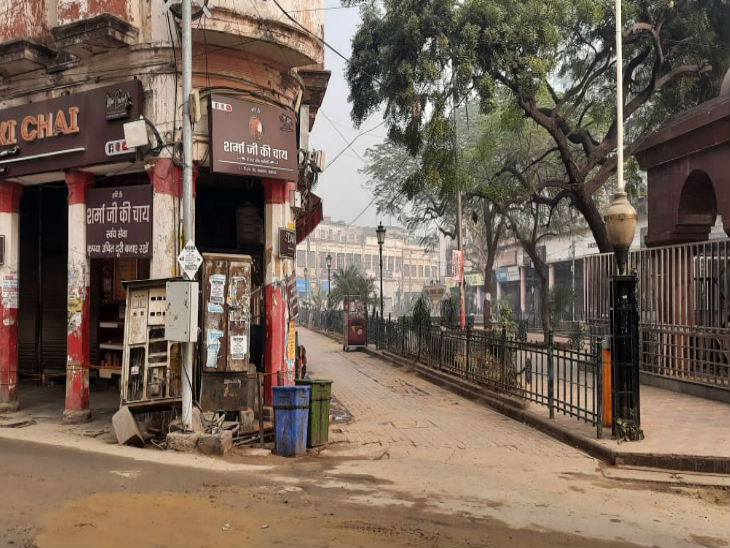 यह तस्वीर लखनऊ के हजरतगंज की है जहां आम दिनों में काफी भीड़ भाड़ रहती है लेकिन आज सुबह से ही सन्नाटा दिखाई दे रहा है।