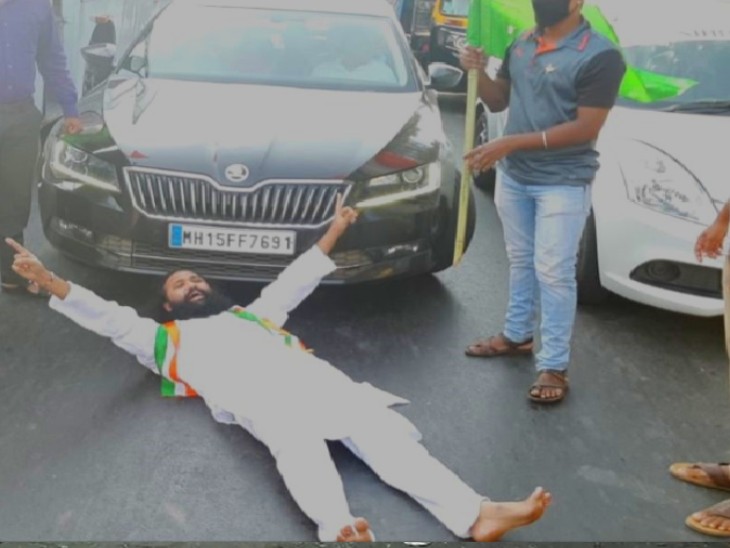 ईस्टर्न एक्सप्रेसवे पर जय हिंद पार्टी के राष्ट्रीय अध्यक्ष बाला साहब भोसले ने सड़क पर लेट कर विरोध दर्ज करवाया।