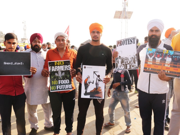 सिंघु बॉर्डर पर किसानों के समर्थन में बड़ी तादाद में युवा भी पहुंचे हैं। वो पोस्टर्स के जरिए अपना सपोर्ट दे रहे हैं और कृषि कानूनों का विरोध कर रहे हैं।