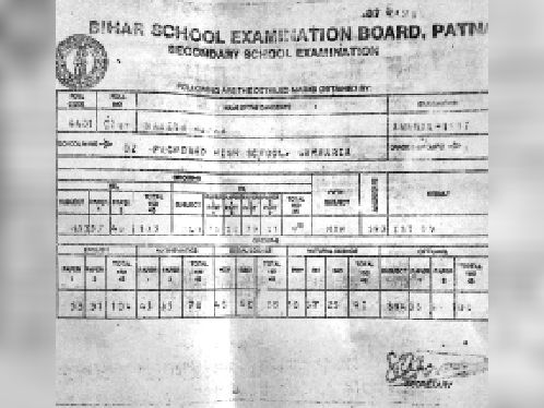 1987 में गम्हरिया हाईस्कूल से उत्तीर्ण नरेश के नाम से जारी अंक पत्र।