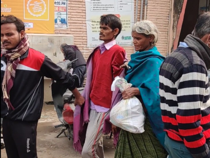 डॉक्टरों की हड़ताल के कारण PMCH से इलाज के बिना वापस लौट रहे मरीज।