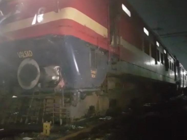 ट्रेन करीब डेढ़ घंटे देरी से रवाना हुई।