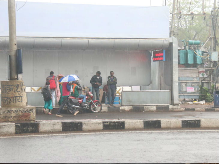 न्यू मार्केट बस स्टॉप।